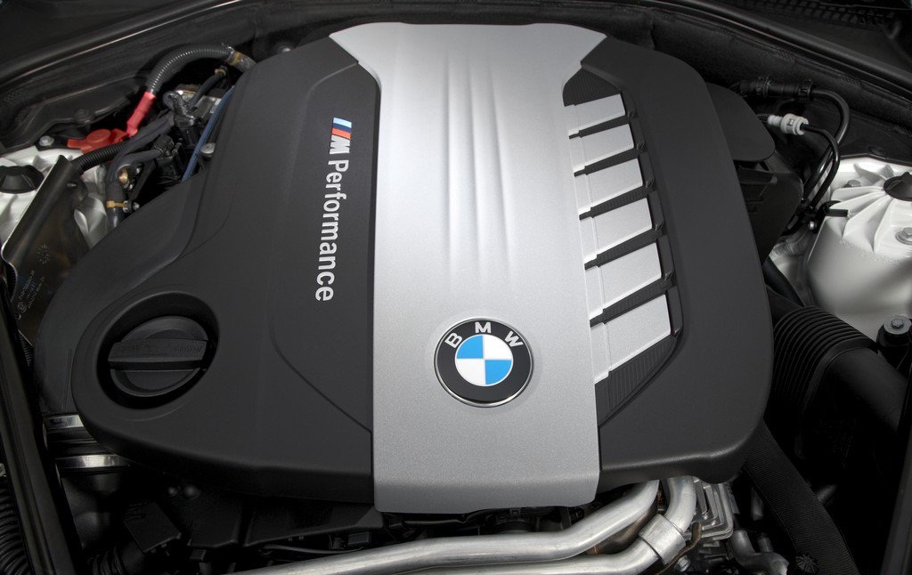 official_bmw_m550d_xdrive_009.jpg