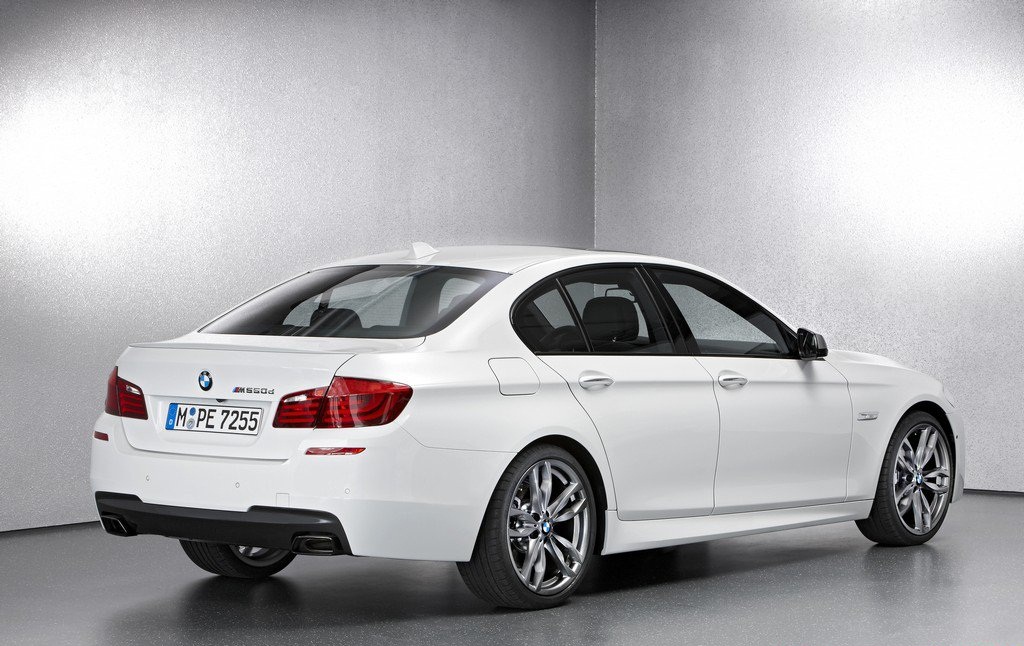 official_bmw_m550d_xdrive_018.jpg