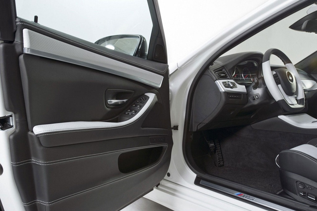 2012-Hamann-BMW-M5-F10M-interior-door-panel-details.jpg